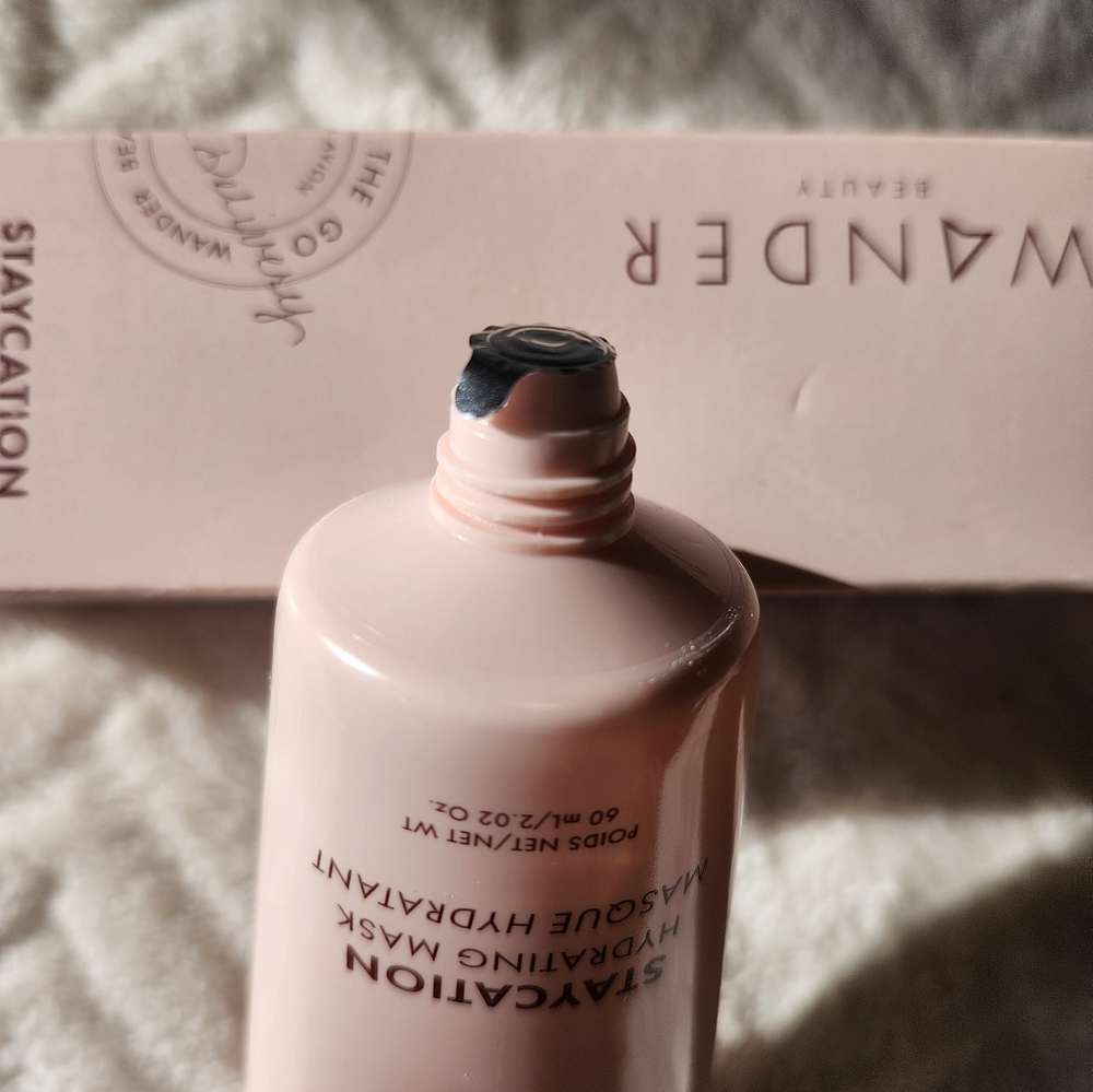 BNIB WANDER BEAUTY MASK - Picture 3 of 7